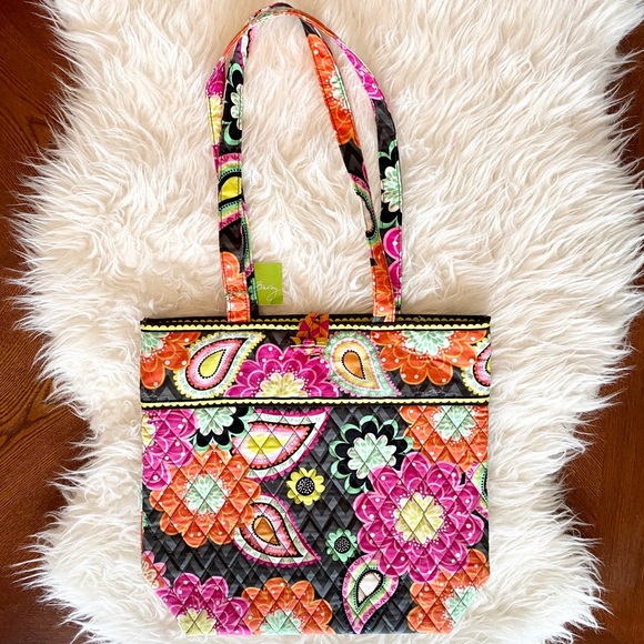 Vera Bradley Handbags - NWT✨ Vera Bradley Ziggy Zinnia Tote